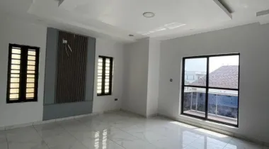 – 5 BEDROOM FULLY DETACHED DUPLEX