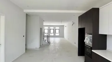 4 BEDROOM TERRACE DUPLEX WITH A BQ!!!!