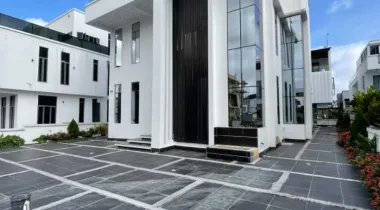 LUXURY 5BEDROOM FULLY DETACHED DUPLEX FOR SALE.