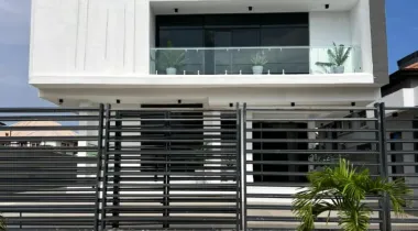 Magnificent 6 bedroom duplex with pool, cinema, elevator, bq &amp; up to 6 cars parking