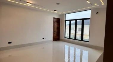 Magnificent 6 bedroom duplex with pool, cinema, elevator, bq &amp; up to 6 cars parking