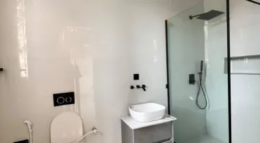 Magnificent 6 bedroom duplex with pool, cinema, elevator, bq &amp; up to 6 cars parking