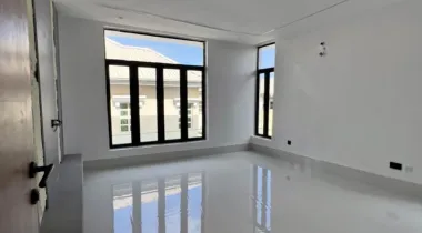 Magnificent 6 bedroom duplex with pool, cinema, elevator, bq &amp; up to 6 cars parking