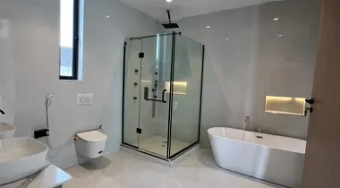 Magnificent 6 bedroom duplex with pool, cinema, elevator, bq &amp; up to 6 cars parking