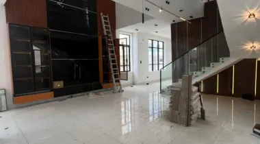 LUXURY CONTEMPORARY 5BEDROOM FULLY DETACHED DUPLEX FOR SALE.