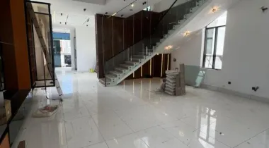 LUXURY CONTEMPORARY 5BEDROOM FULLY DETACHED DUPLEX FOR SALE.