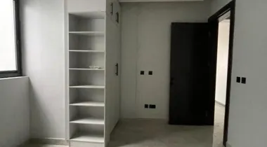 Exquisite 5 Bedroom penthouse with pool and Elevator in a Serene Environment in Lekki phase 1