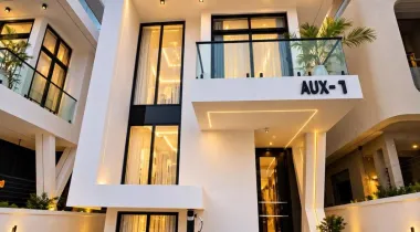 SALES ALERT  EXQUISITE 5 BEDROOM FULLY DETACHED DUPLEX WITH BQ, SWIMMING POOL AND HOME OFFICE