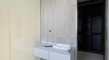 CONTEMPORARY 6BEDROOM FULLY DETACHED DUPLEX FOR SALE.