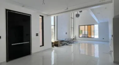 CONTEMPORARY 6BEDROOM FULLY DETACHED DUPLEX FOR SALE.