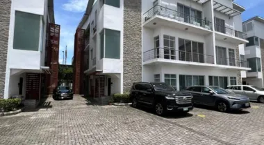 3 Bedroom Apartment at Banana Island with Swimming Pool.