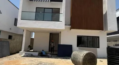 Luxury 5 Bedroom Fully Detached Duplex with Pool