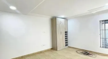 4 BEDROOM TERRACE DUPLEX WITH A BQ