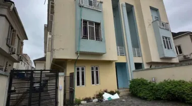 4 bedroom semi detached house with bq
