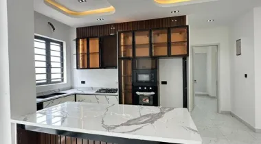 Exquisite Luxury Spacious 2 Bedroom Apartment