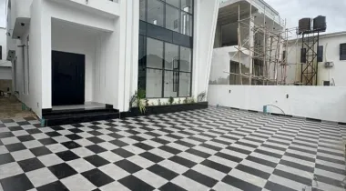 MASSIVE 5BEDROOM FULLY DETACHED DUPLEX FOR SALE