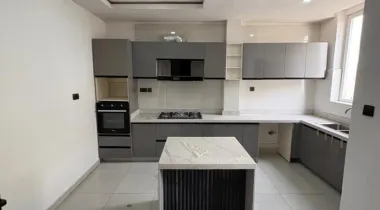 Sophisticated 4 Bedroom penthouse Apartment with amazing city view and amazing amenities is up for sale