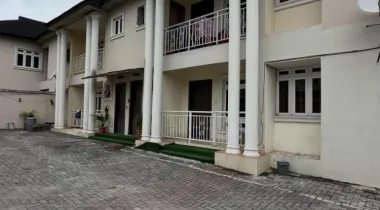 3 bedroom flat house