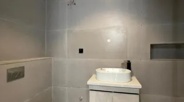 FOR SALE: Spacious 2 Bedroom Apartment with Elevator and Swimming pool