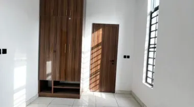 FOR SALE: Spacious 4 Bedroom semi detached duplex