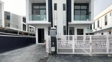 FOR SALE: Spacious 4 Bedroom semi detached duplex