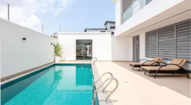 Ultra-Luxury Spacious 2 Bedroom Fully furnished maisonette with a Gym and Swimming pool