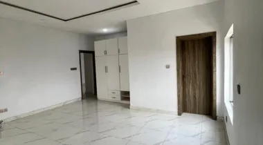 Strategic Luxury Spacious 3 &amp; 4 Bedroom Terrace Duplex with BQ (Suitable For Both Commercial &amp; Personal Use)