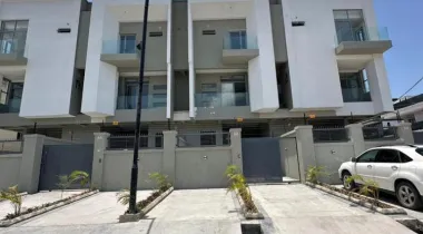 Strategic Luxury Spacious 3 &amp; 4 Bedroom Terrace Duplex with BQ (Suitable For Both Commercial &amp; Personal Use)