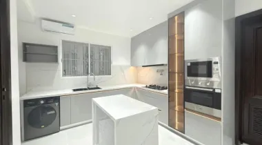 Well renovated and solidly built sea view 5bedroom terrace duplex with a BQ is up for LEASE — Ready to move in
