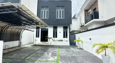 5 BEDROOM FULLY DETACHED DUPLEX WITH SWIMMING POOL