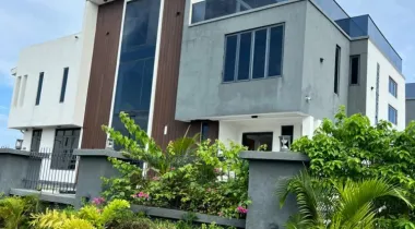 Elegant 5 bedroom duplex with pool, gym/study, Cinema room, 2 bq, rooftop terrace in a secure estate