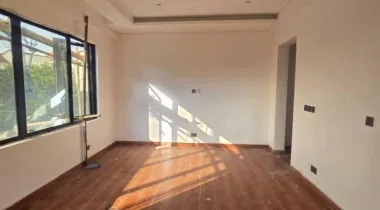For Sale: Luxury 3-bedroom  apartment located in Ikoyi, featuring premium residential amenities including a gym, elevator and swimming pool.