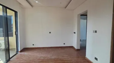 For Sale: Luxury 3-bedroom  apartment located in Ikoyi, featuring premium residential amenities including a gym, elevator and swimming pool.