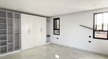 3 BEDROOM APARTMENT WITH A BQ!
