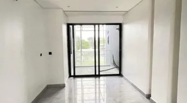 3 BEDROOM APARTMENT WITH A BQ!