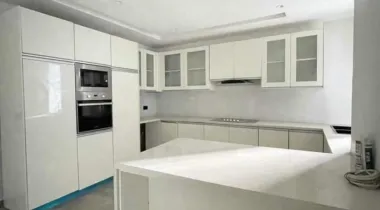 3 BEDROOM APARTMENT WITH A BQ!