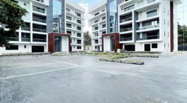 3 BEDROOM APARTMENT WITH A BQ!