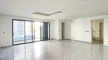 3 BEDROOM APARTMENT WITH A BQ!