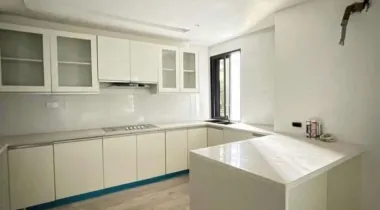 3 BEDROOM APARTMENT WITH A BQ!