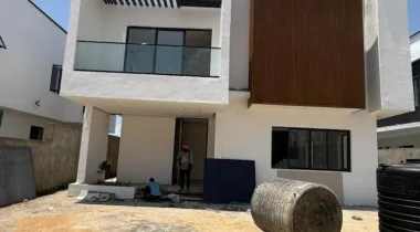 Luxury 5 Bedroom Fully Detached Duplex with Pool