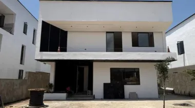 Luxury 5 Bedroom Fully Detached Duplex with Pool