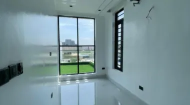 LUXURY 5BEDROOM FULLY DETACHED DUPLEX FOR SALE.