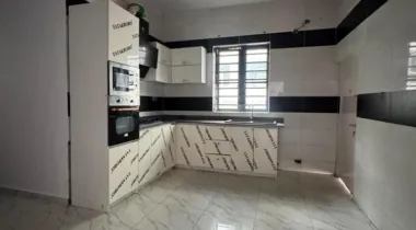 Fully detached 5 bedroom duplex with bq 