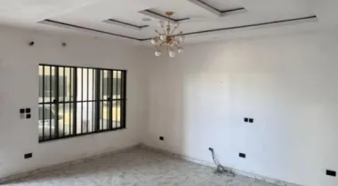 SPACIOUS 4 BEDROOM TERRACE DUPLEX
