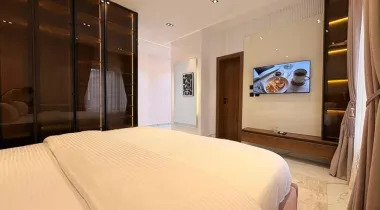 4 bedroom  maisonette banana island road