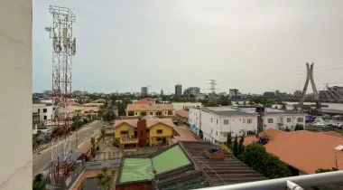 Pent floor 3 bedroom apartment with city/water view, rooftop swimming pool and snooker table
