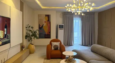 Pent floor 3 bedroom apartment with city/water view, rooftop swimming pool and snooker table