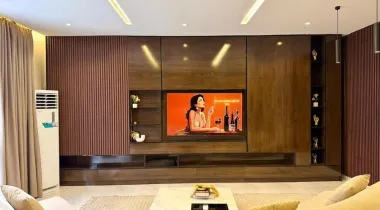 Luxe 2 bedroom apartment with a suspended swimming pool