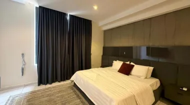 Luxe 2 bedroom apartment with a suspended swimming pool