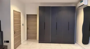 Luxe 2 bedroom apartment with a suspended swimming pool